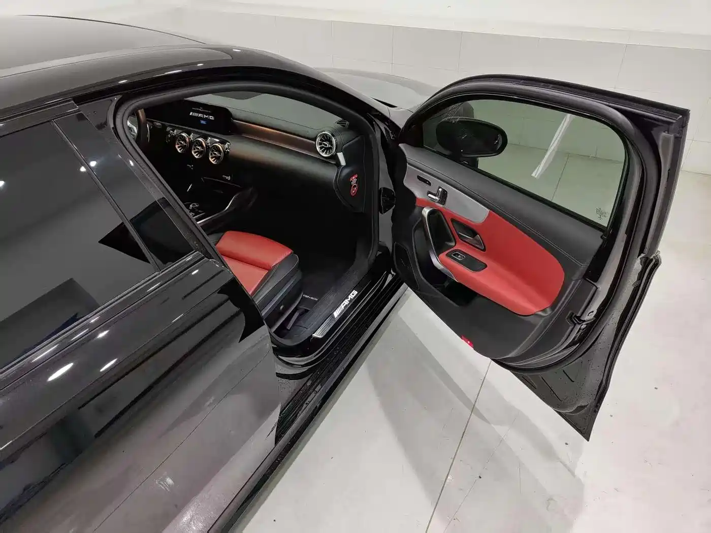 Mercedes-Benz A-Class AMG (Import) 2020 AMG A 35 4MATIC фото 21