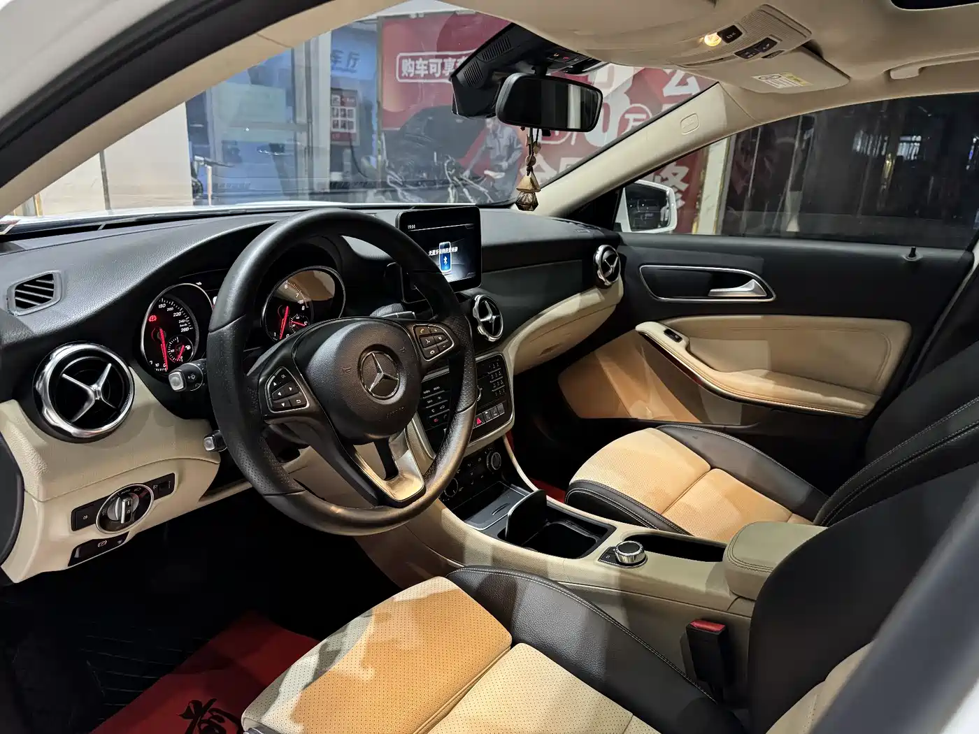 Mercedes-Benz GLA 2018 GLA 200 Dynamic фото 11