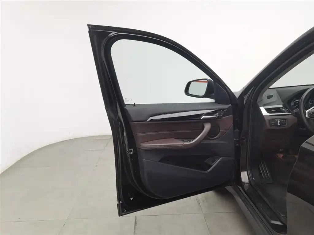 BMW X1 2020 sDrive20Li Fashion Model фото 8