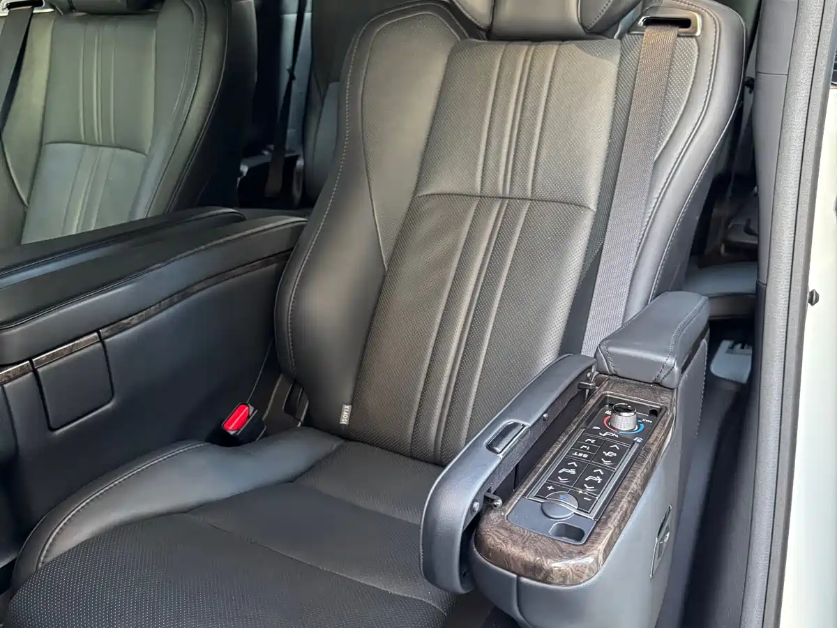 Toyota Vellfire 2020 Twin Engine 2.5L HV Premium Edition фото 11