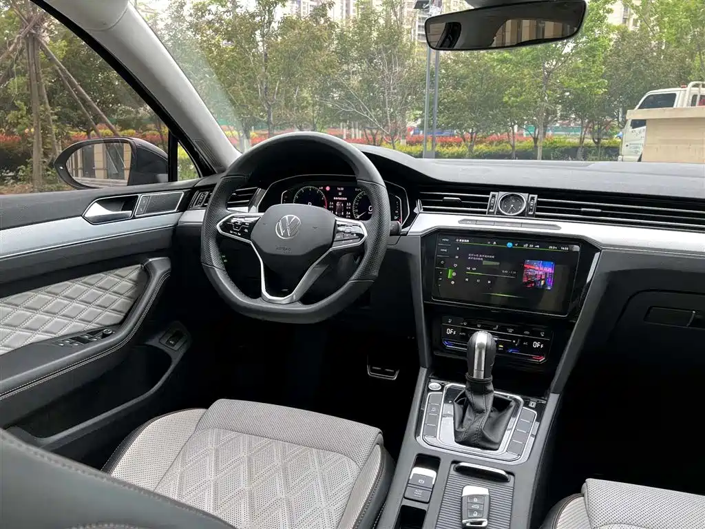 Volkswagen Magotan 2023 Model 2 Million Commemorative Edition 330TSI DSG Luxury фото 11