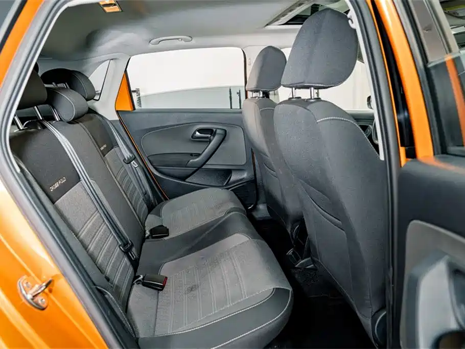 Volkswagen Polo 2016 1.6L Cross Polo Automatic фото 20