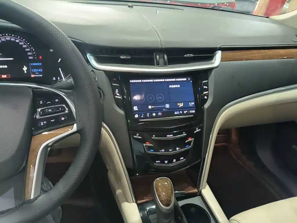 Photo 10 - Cadillac XTS