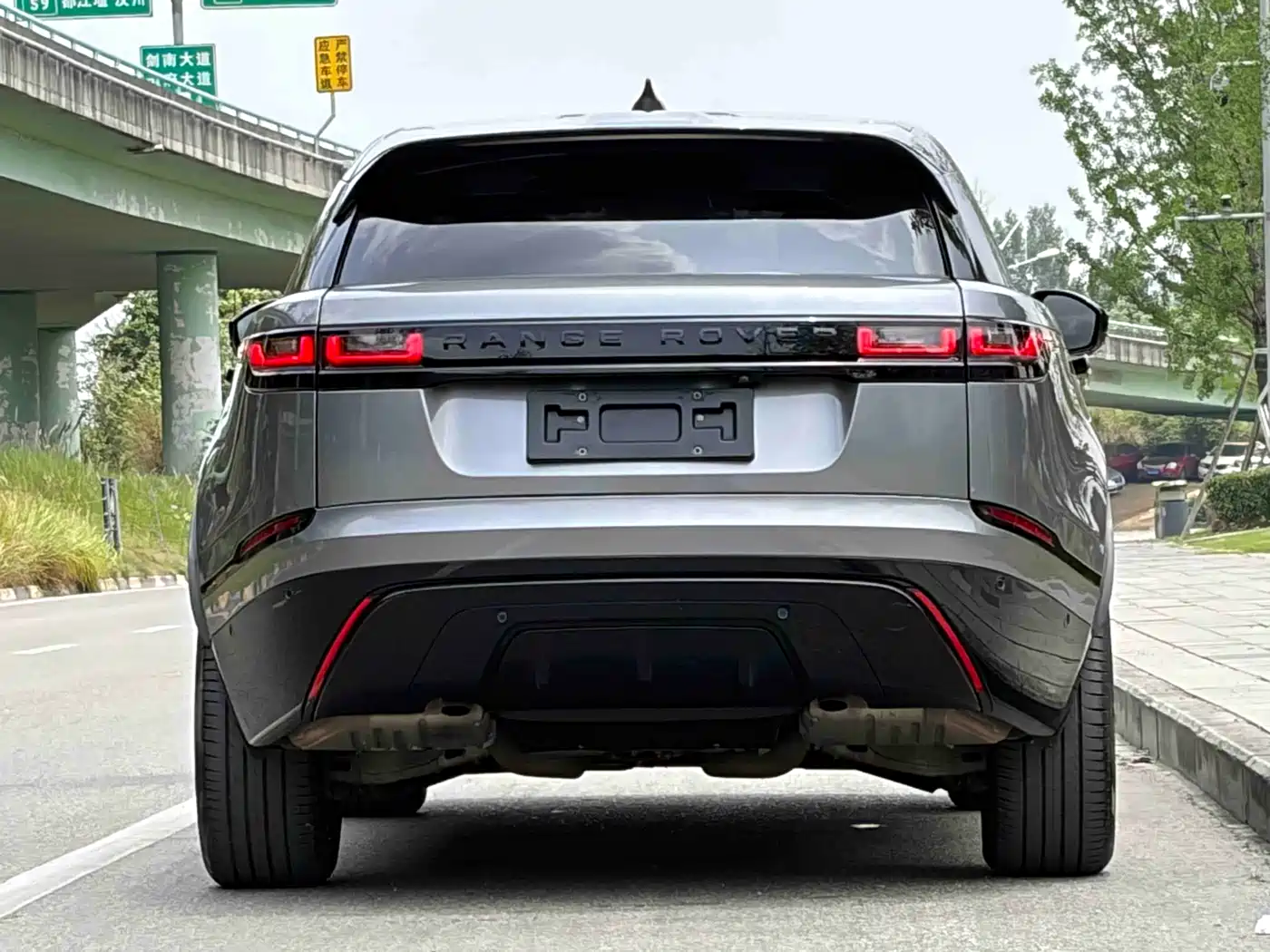 Land Rover Range Rover Velar 2023 250PS Gloss Black Collector's Edition фото 5