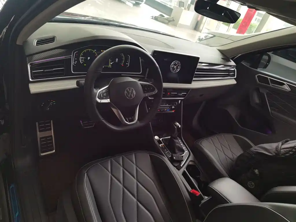 Volkswagen Tiguan L 2024 Outstanding 330TSI Auto 2WD R-Line Dragon Glory Edition фото 10