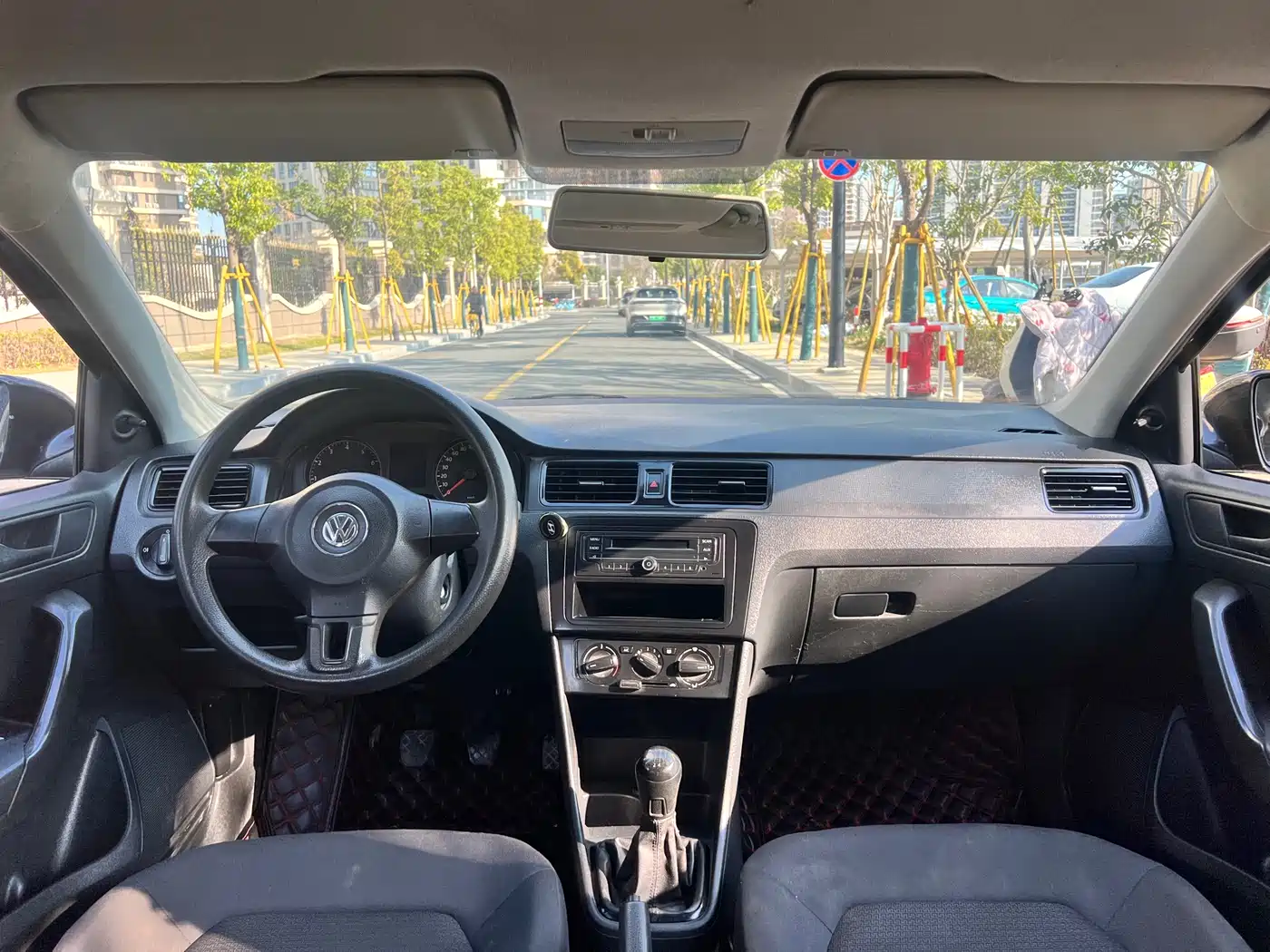 Volkswagen Santana 2013 1.6L Manual Trend Edition фото 11