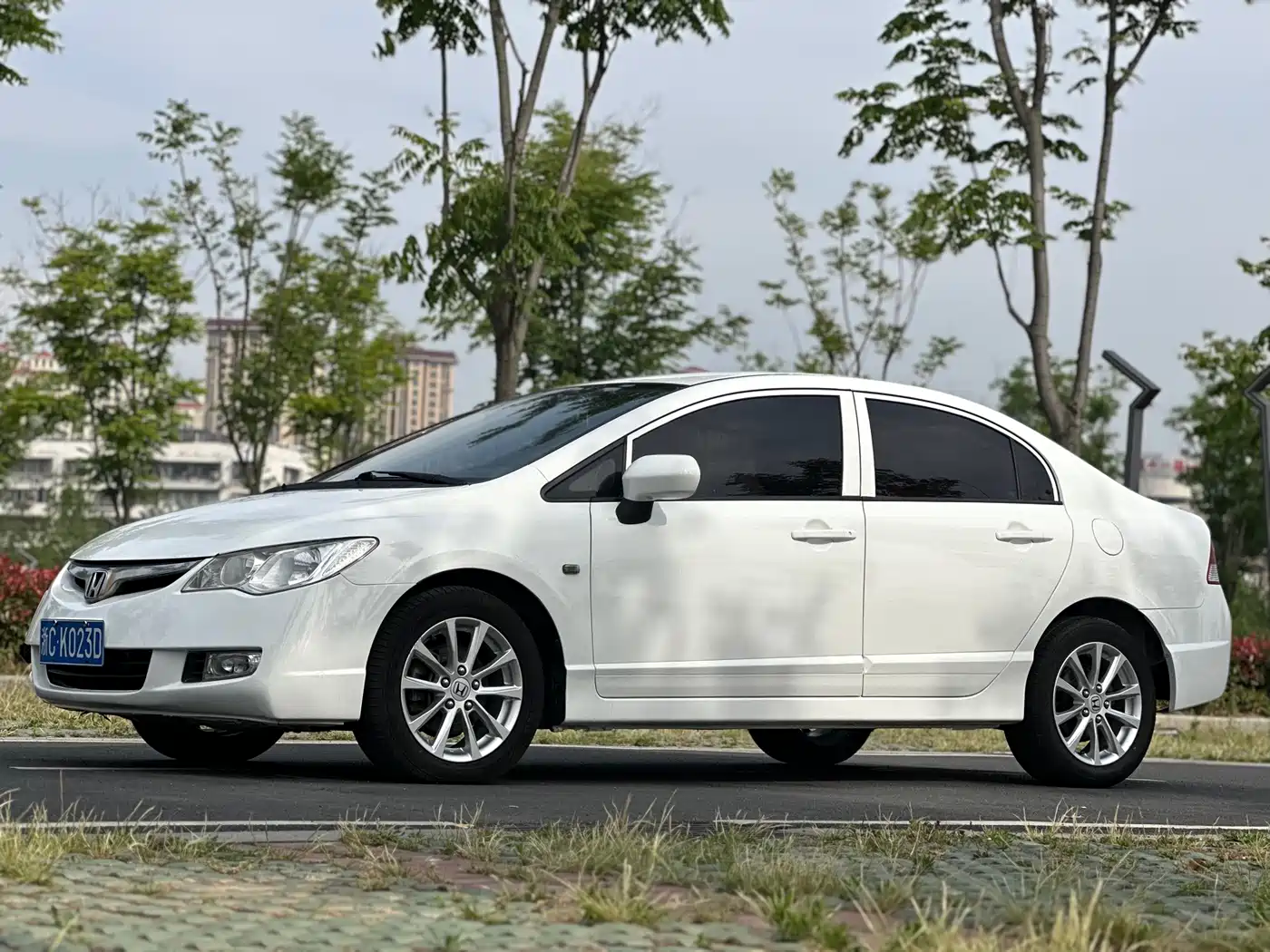 CIIMO CIIMO 2015 2015 1.8L Automatic Luxury Edition