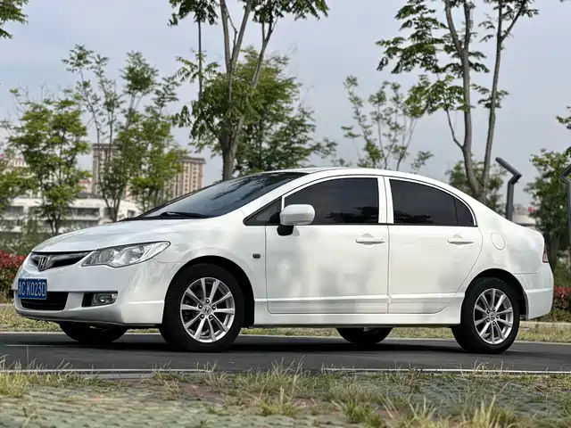  CIIMO CIIMO 2015 1.8L Automatic Luxury Edition