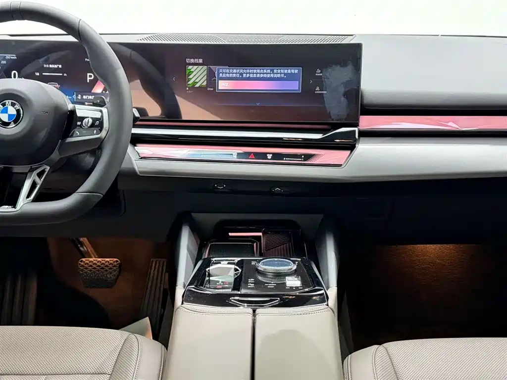 BMW 5 Series 2025 525Li M Sport Package фото 24