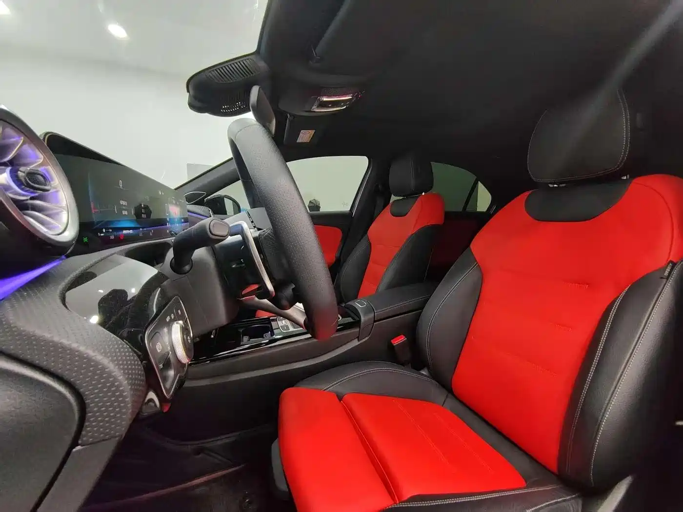 Mercedes-Benz A-Class AMG 2025 AMG A 35 L 4MATIC фото 9