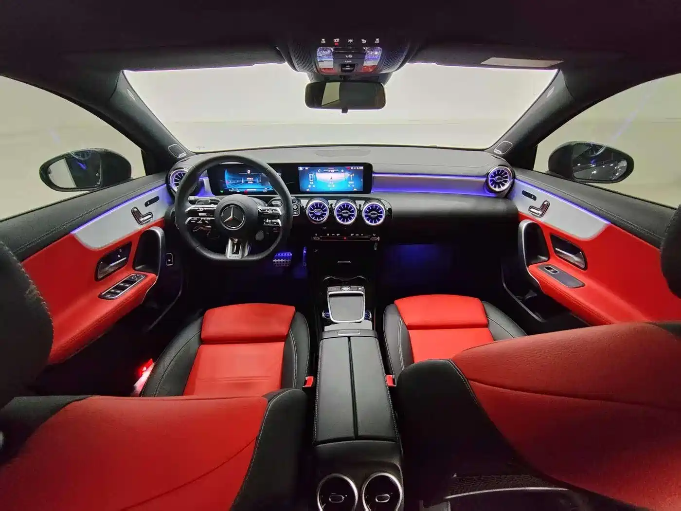 Mercedes-Benz A-Class AMG 2025 AMG A 35 L 4MATIC фото 15
