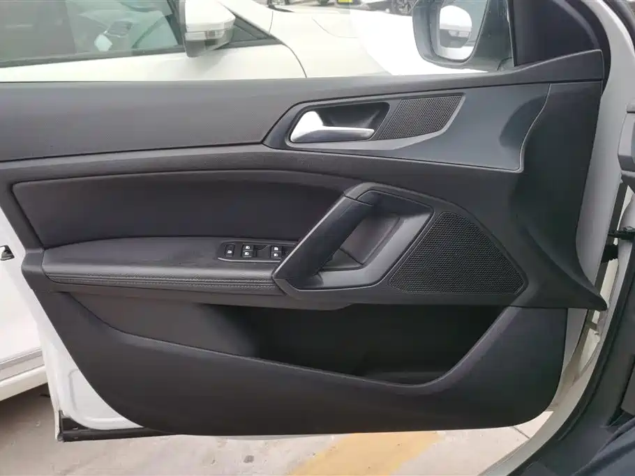 Peugeot 308 2016 1.6L Manual Fashion фото 7