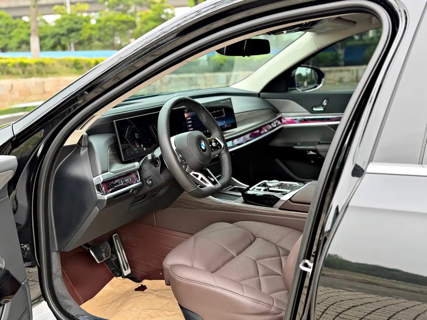 BMW 7 Series 2023 Model 740Li Leading M Sport Package фото 5