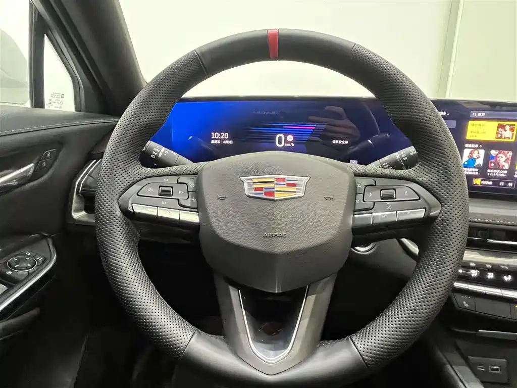 CADILLAC XT4
