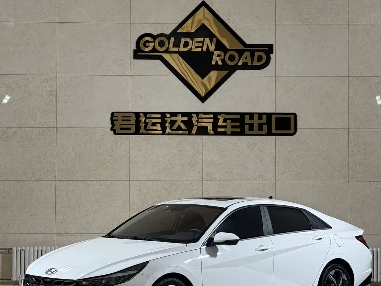 Hyundai Elantra 2022 1.5L CVT LUX Premium Edition фото 6