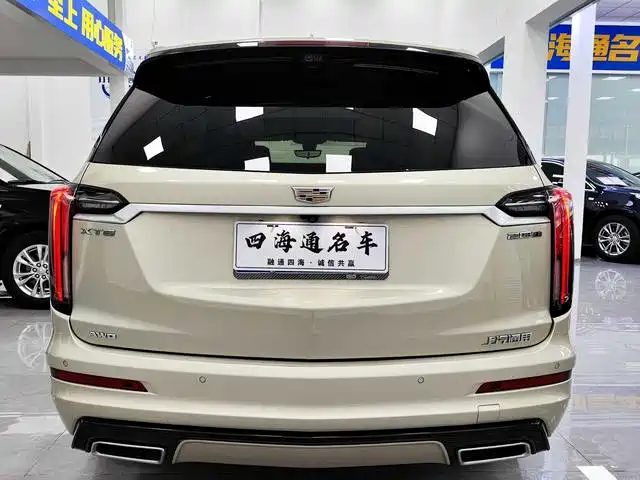 Фото 11 - Cadillac XT6