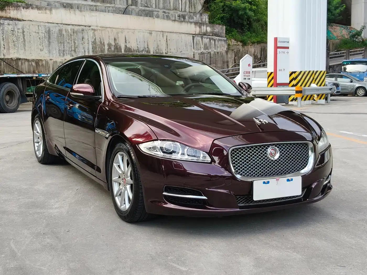 Photo 7 - Jaguar XJ