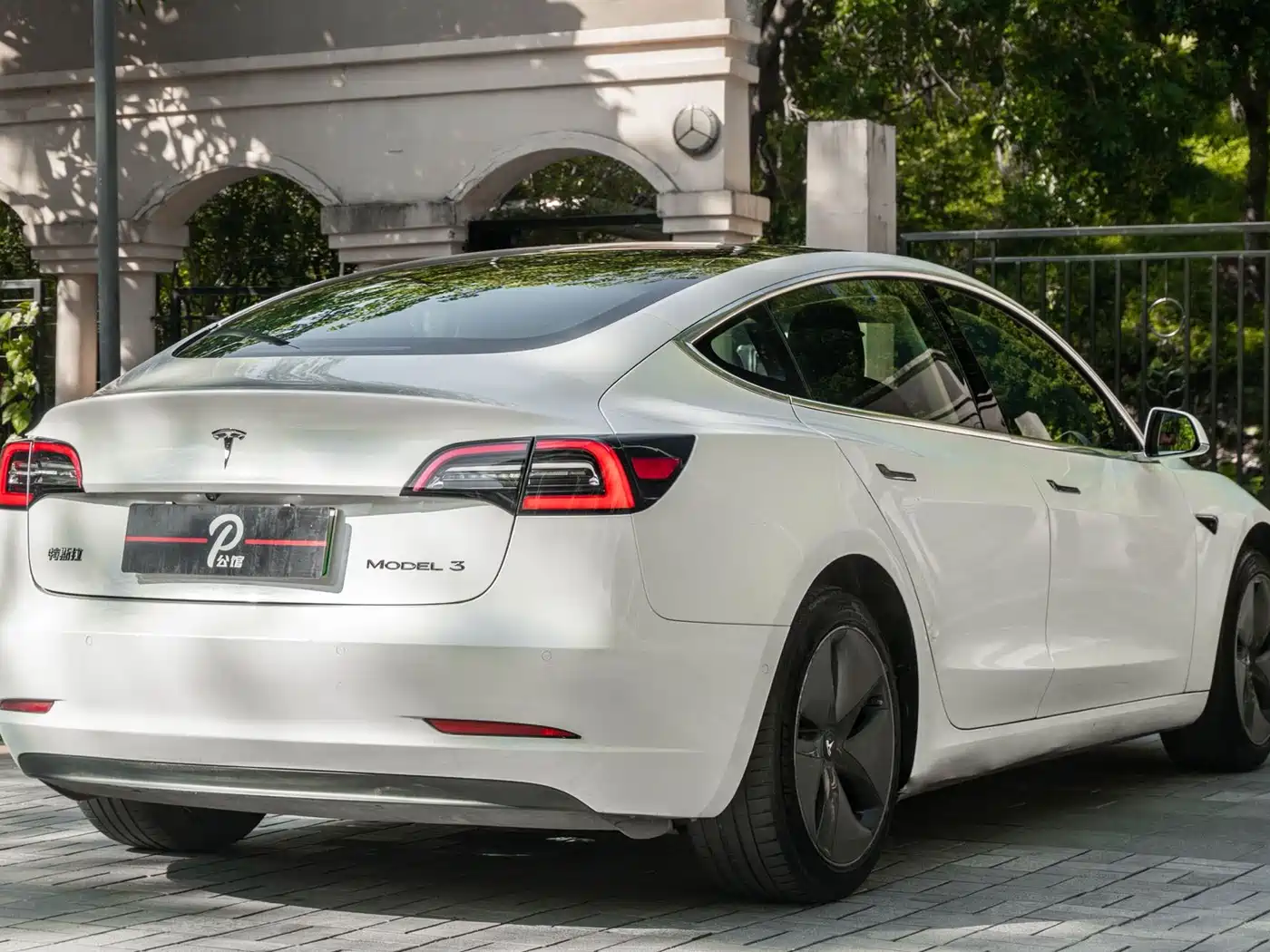 TESLA MODEL 3