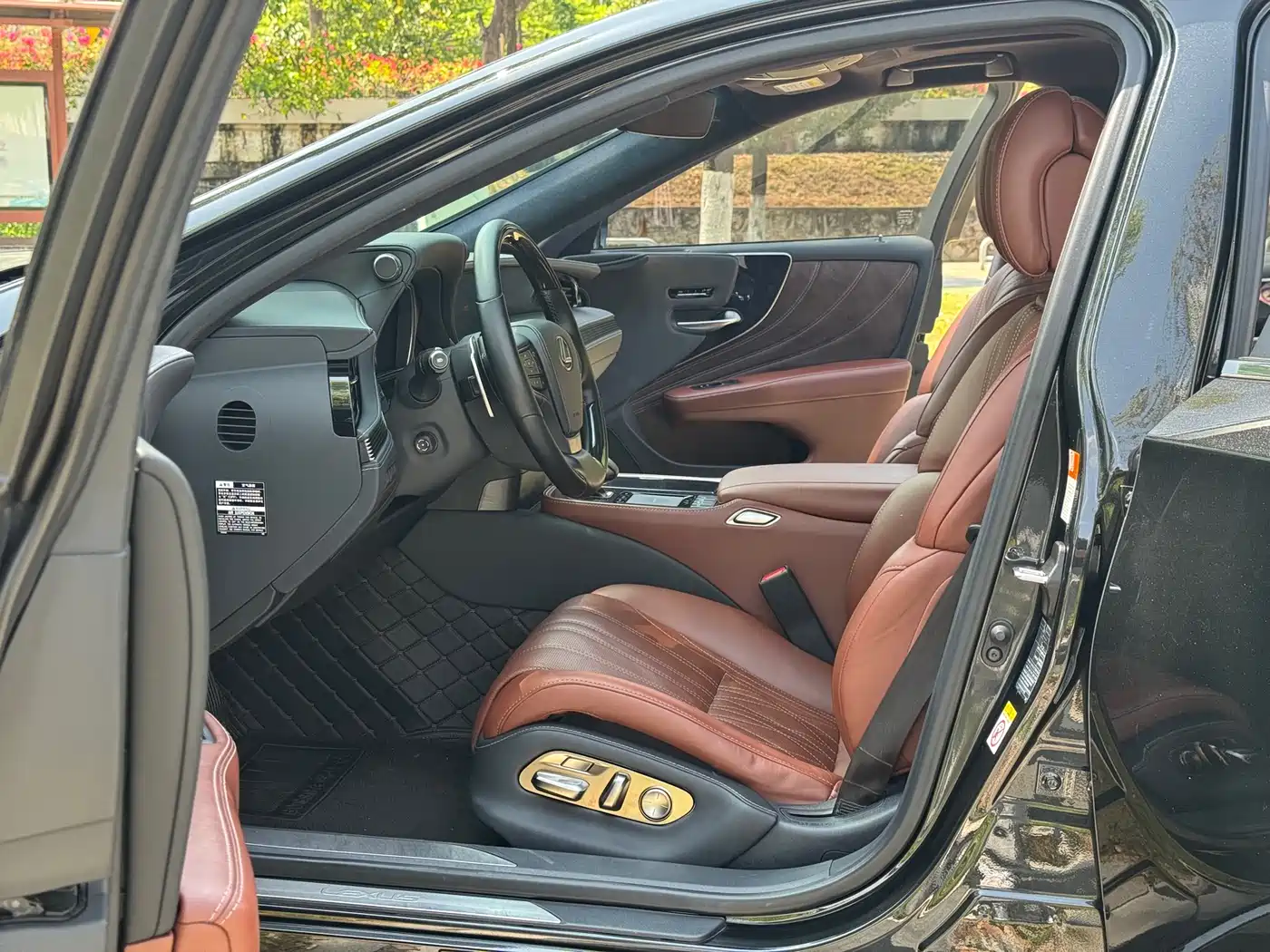 Lexus LS 2018 500h Executive Edition China V фото 5