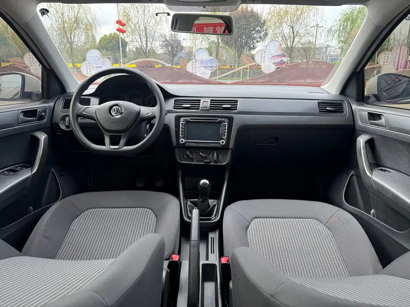 Volkswagen Santana 2016 1.4L Manual Trend Edition фото 9