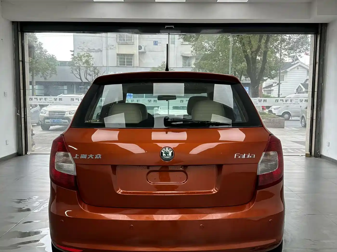 Škoda Fabia 2012 1.4L Automatic Crystal Edition фото 8