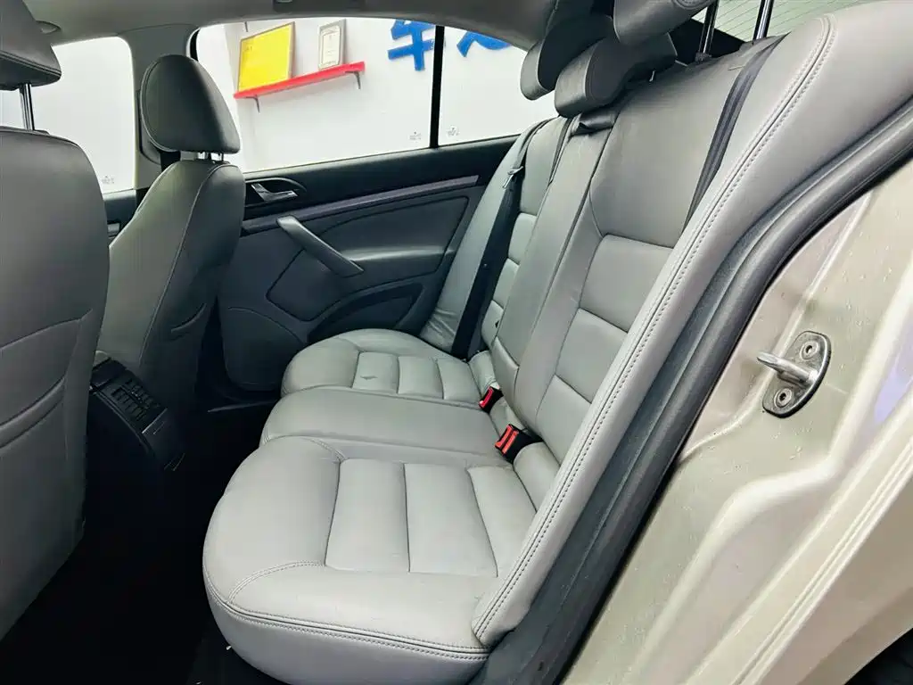 Škoda Octavia 2012 1.6L Auto Yijun Edition фото 22