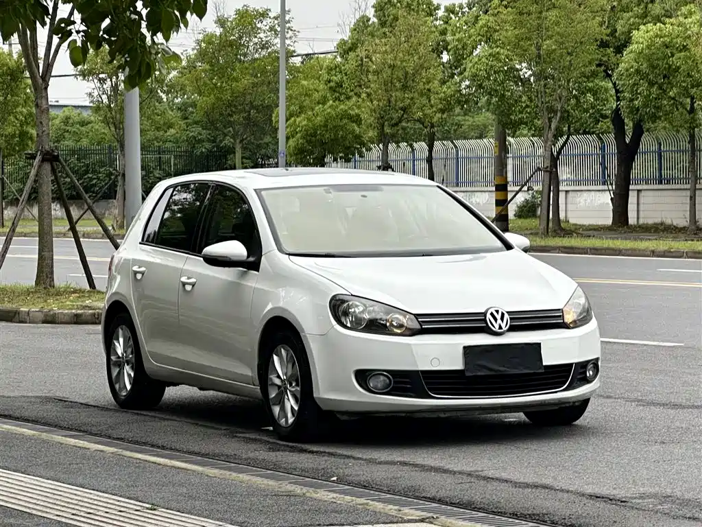 Volkswagen Golf 2012 1.6 Automatic Comfort Type фото 3