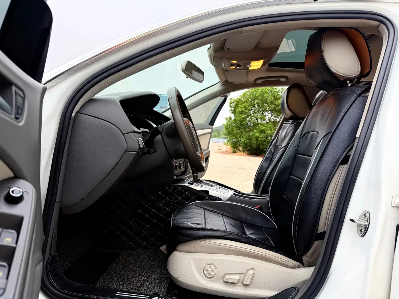 Photo 4 - Audi A4L