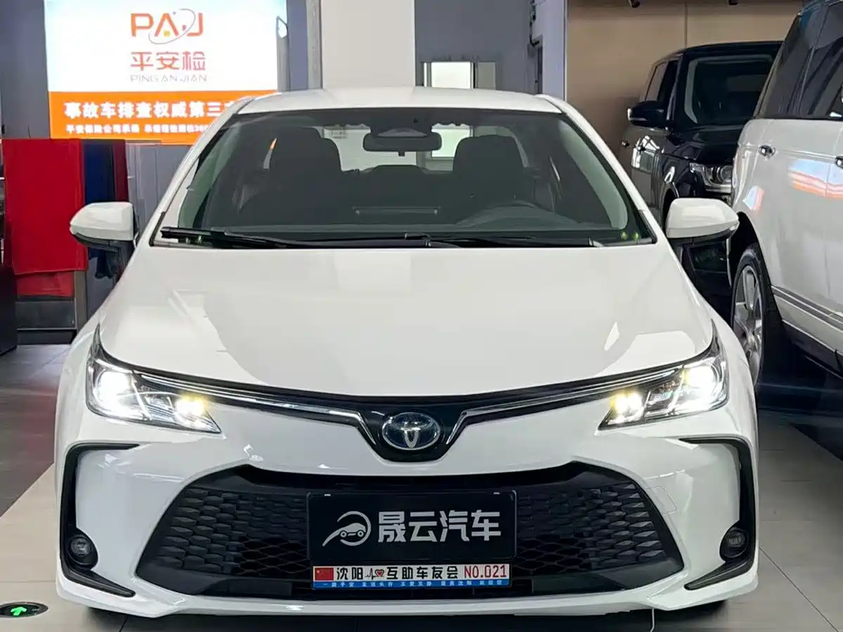 Фото 2 - Toyota Corolla