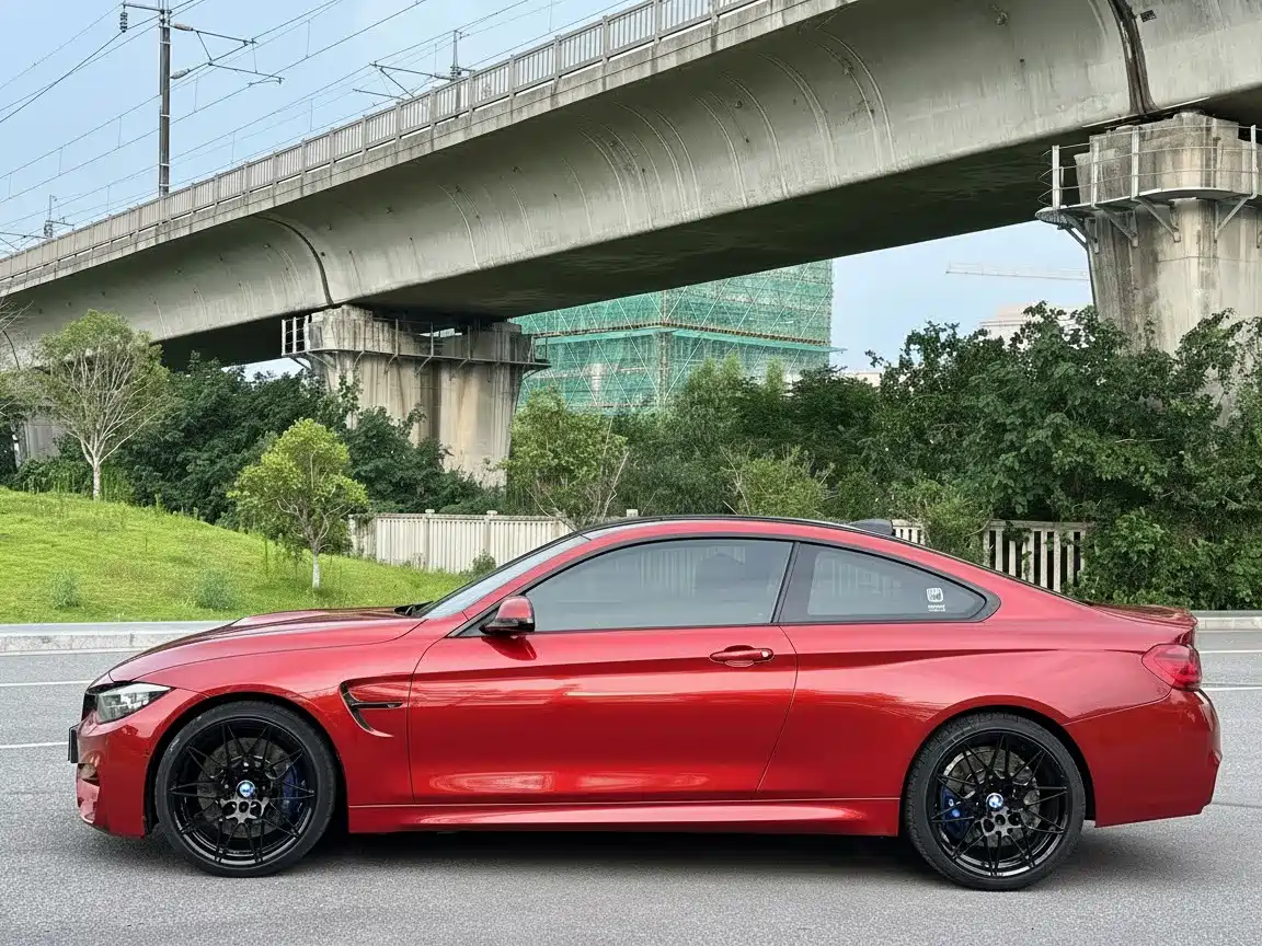 Photo 7 - BMW M4