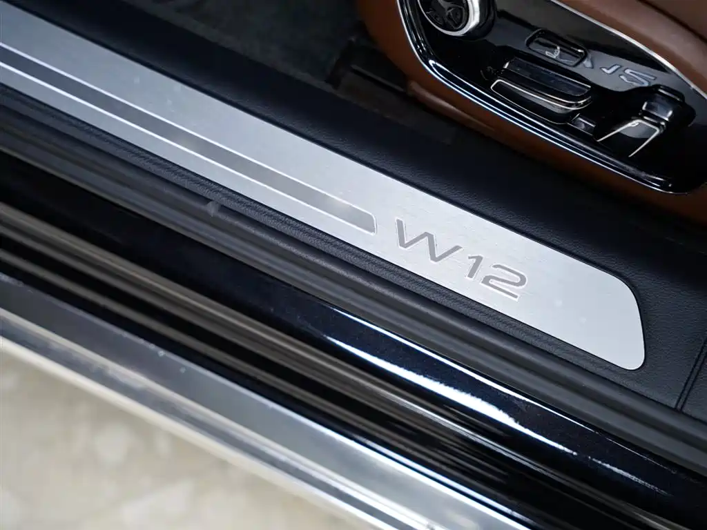 Audi A8 2013 A8L 6.3 FSI W12 quattro Flagship фото 41