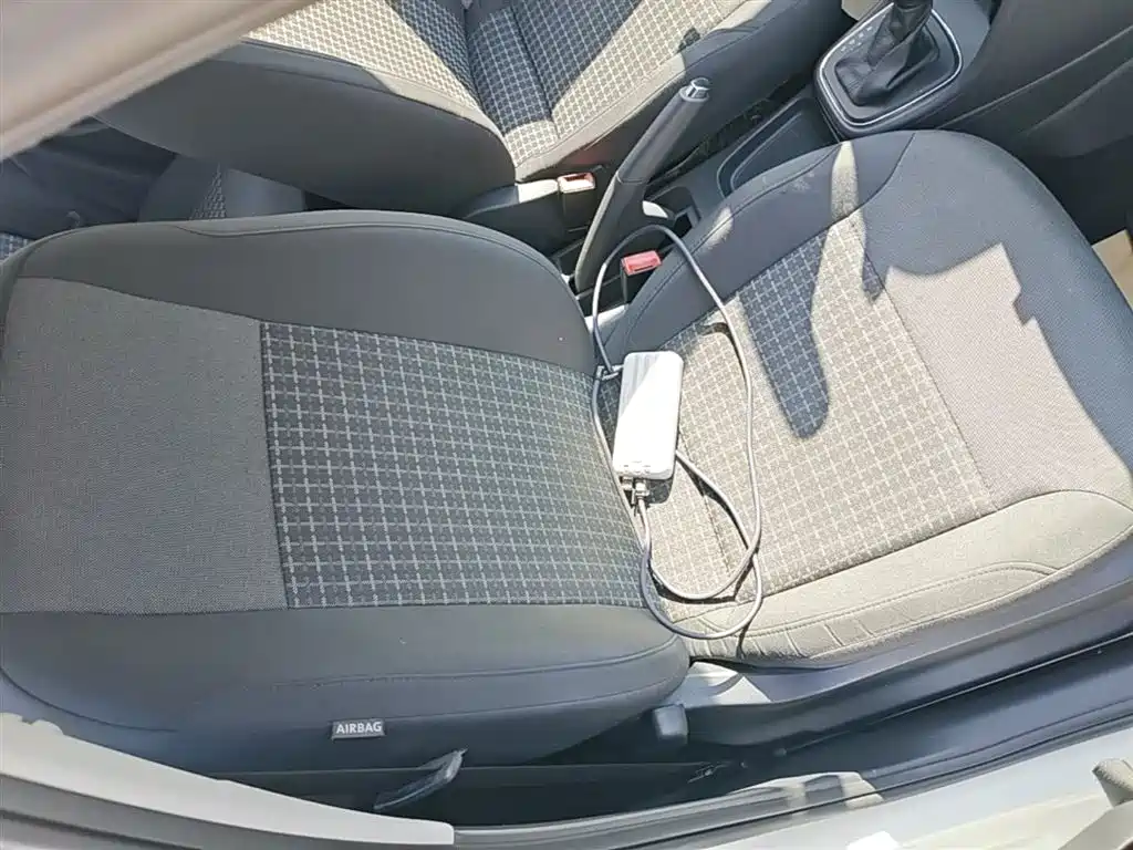 Volkswagen Polo 2014 1.6L Automatic Comfort Edition фото 25