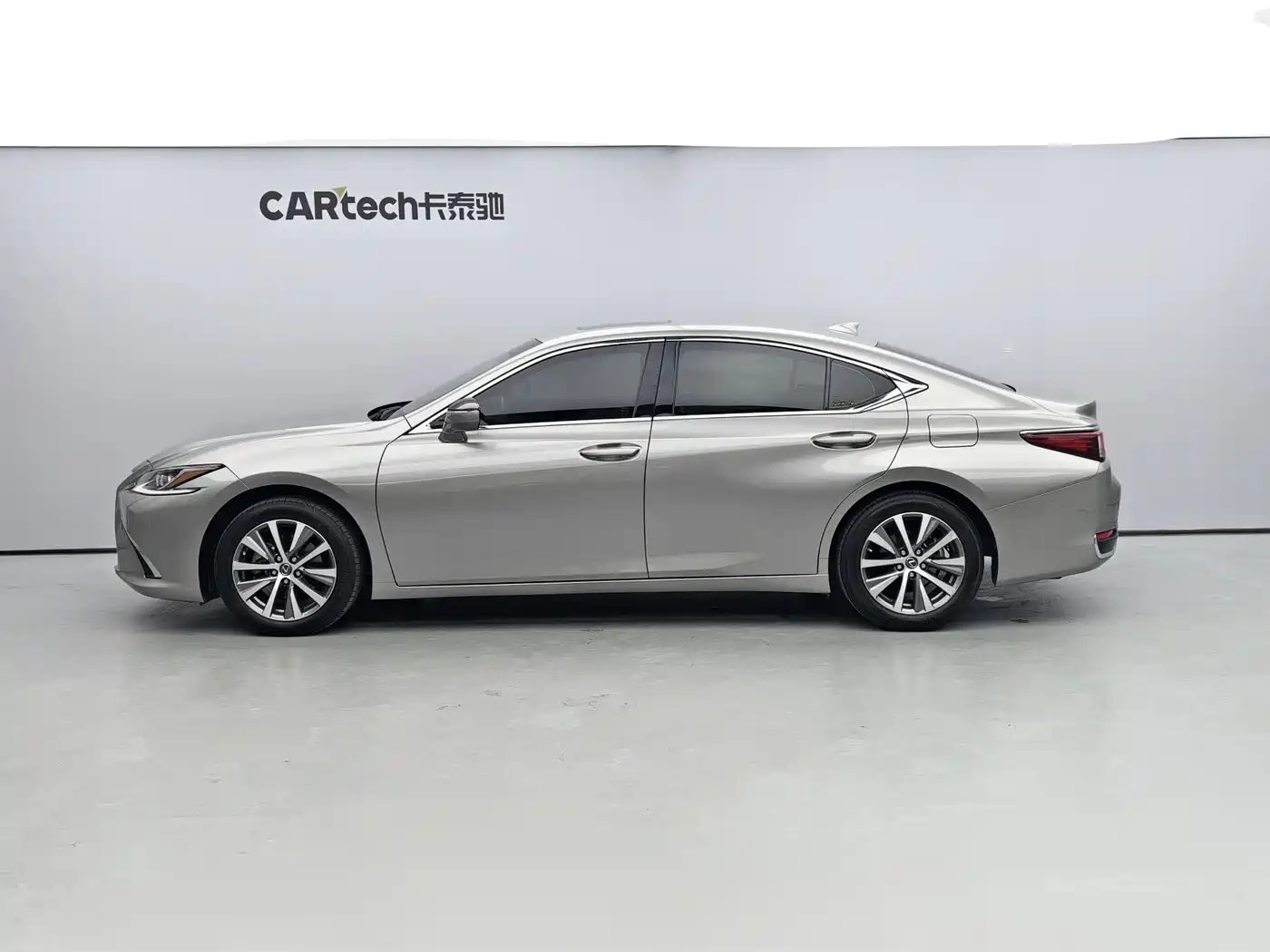 Lexus ES 2020 200 Excellence фото 3