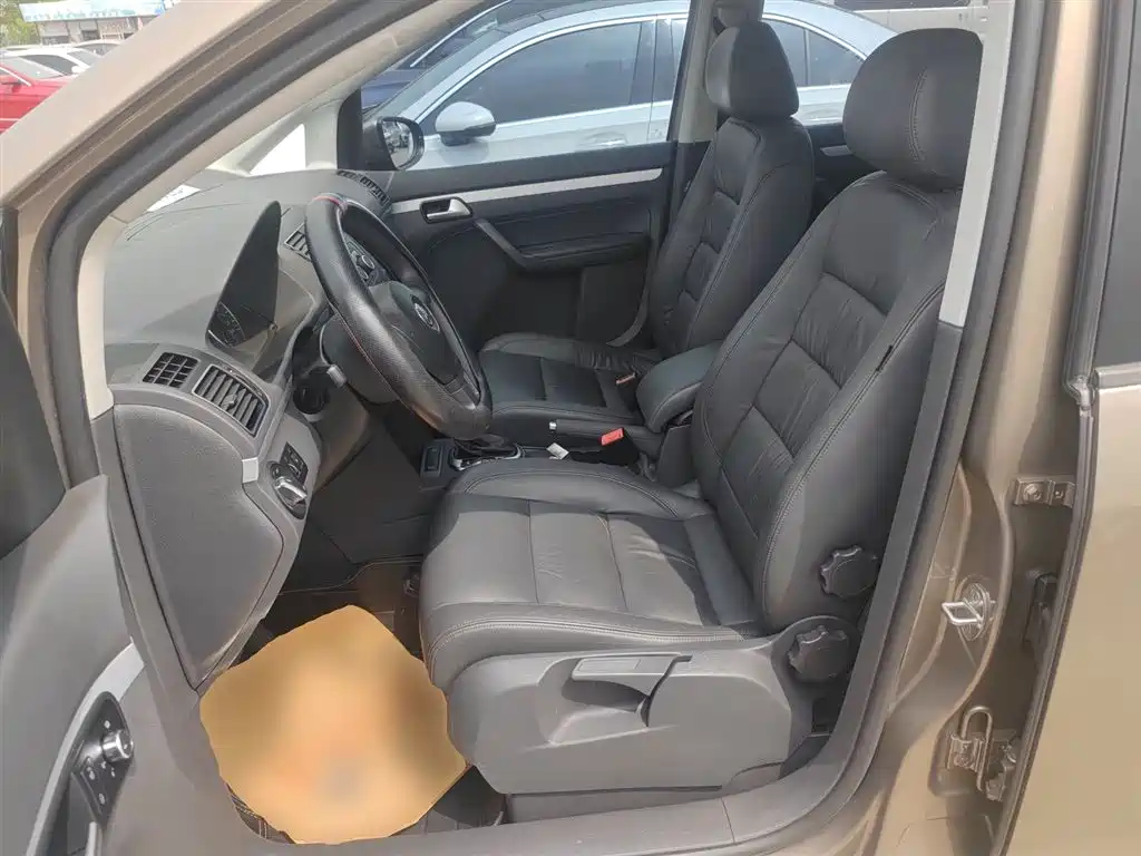 Volkswagen Touran 2015 1.4T DSG Comfort Edition 5-seater фото 11