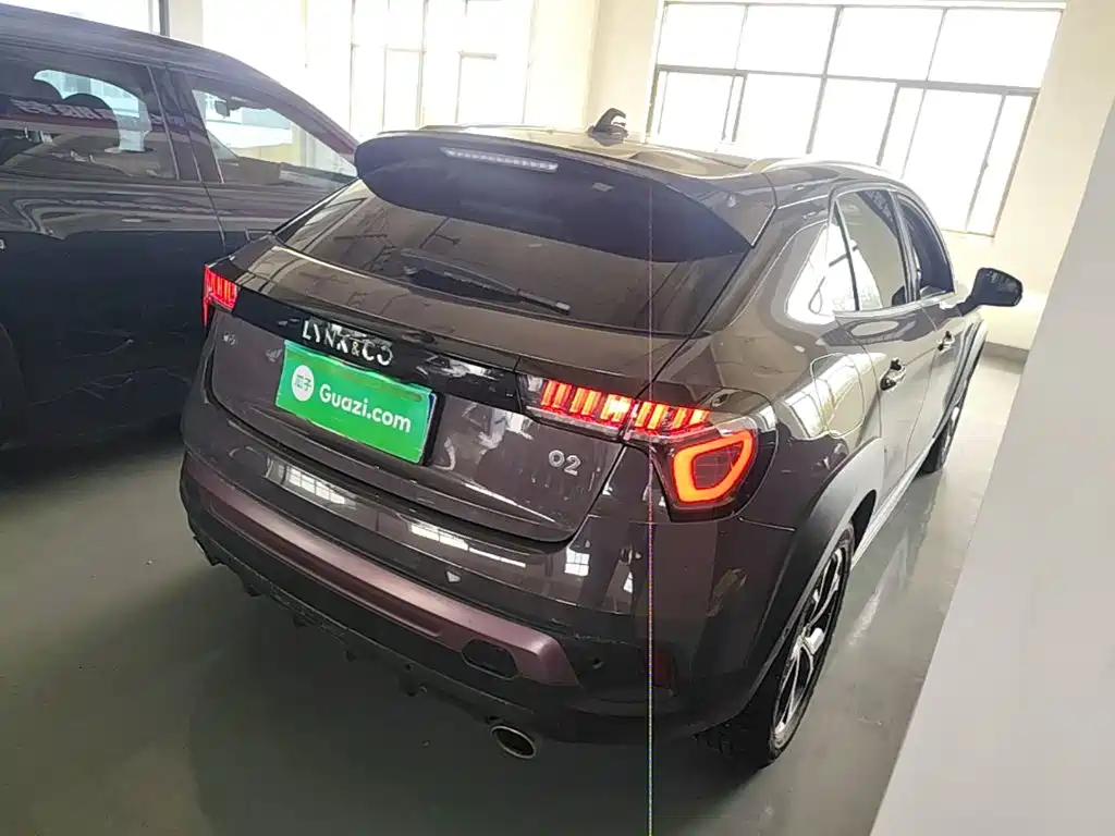 Фото 5 - Lynk & Co 02
