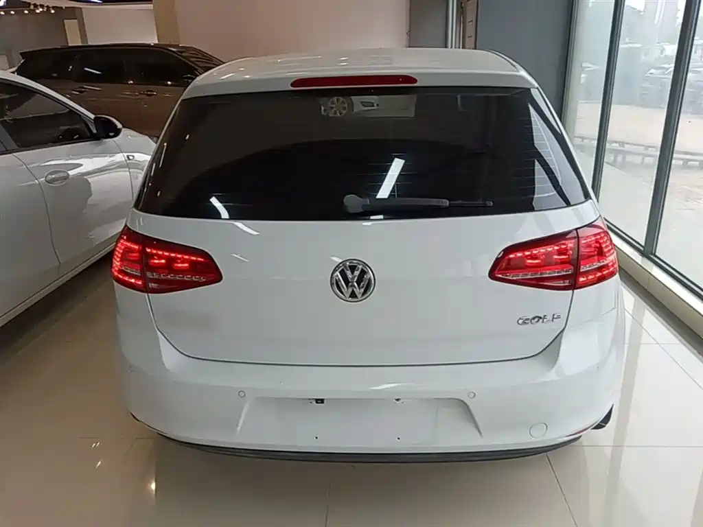 Volkswagen Golf 2015 1.6L Automatic Comfort фото 6