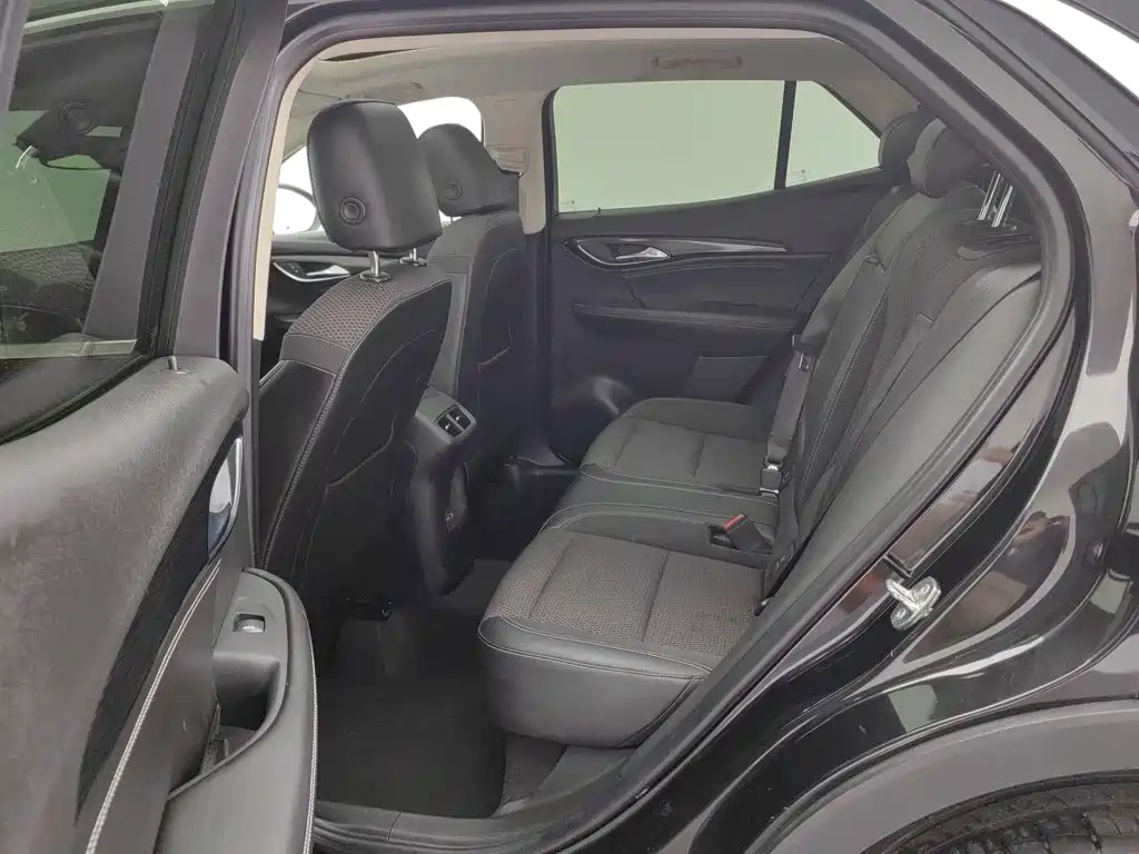 Photo 15 - Buick Envision S