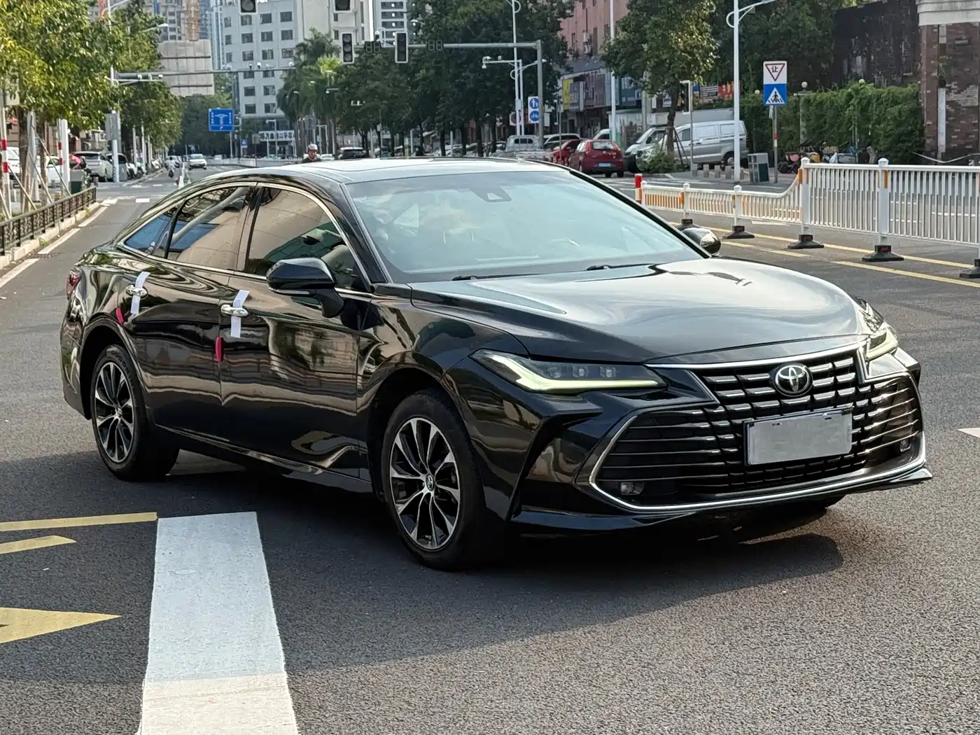Photo 5 - Toyota Avalon