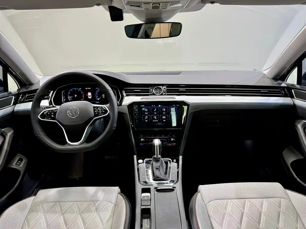 Volkswagen Magotan 2025 Popular Edition 330TSI DSG Luxury фото 14