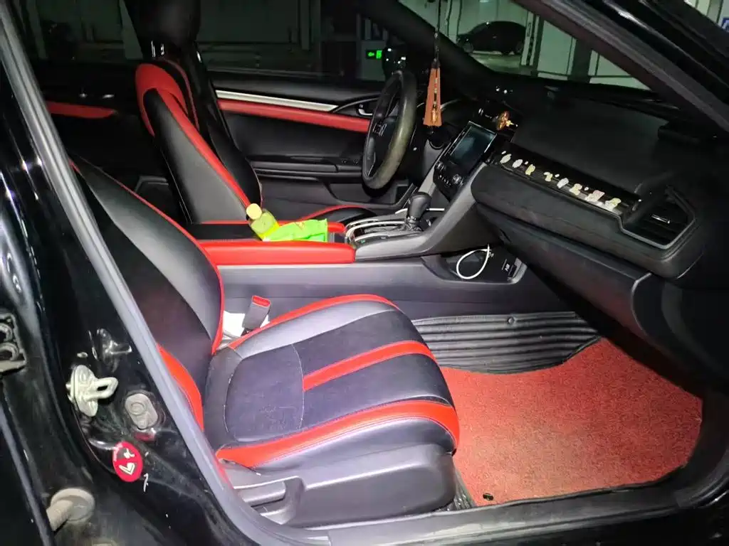 Фото 4 - Honda Civic