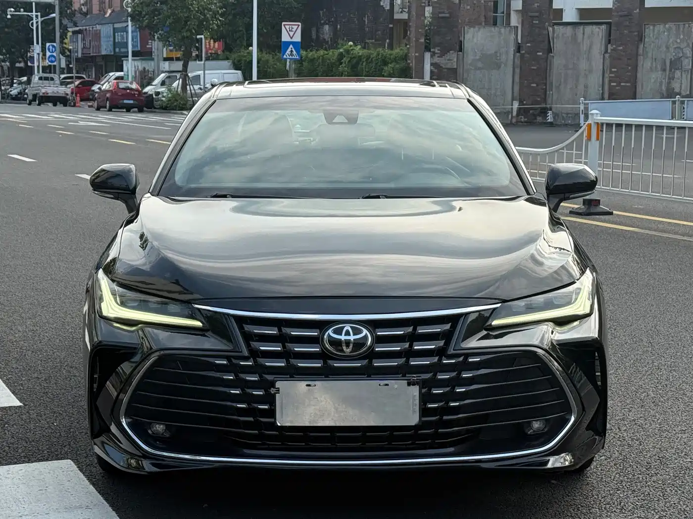 Photo 2 - Toyota Avalon