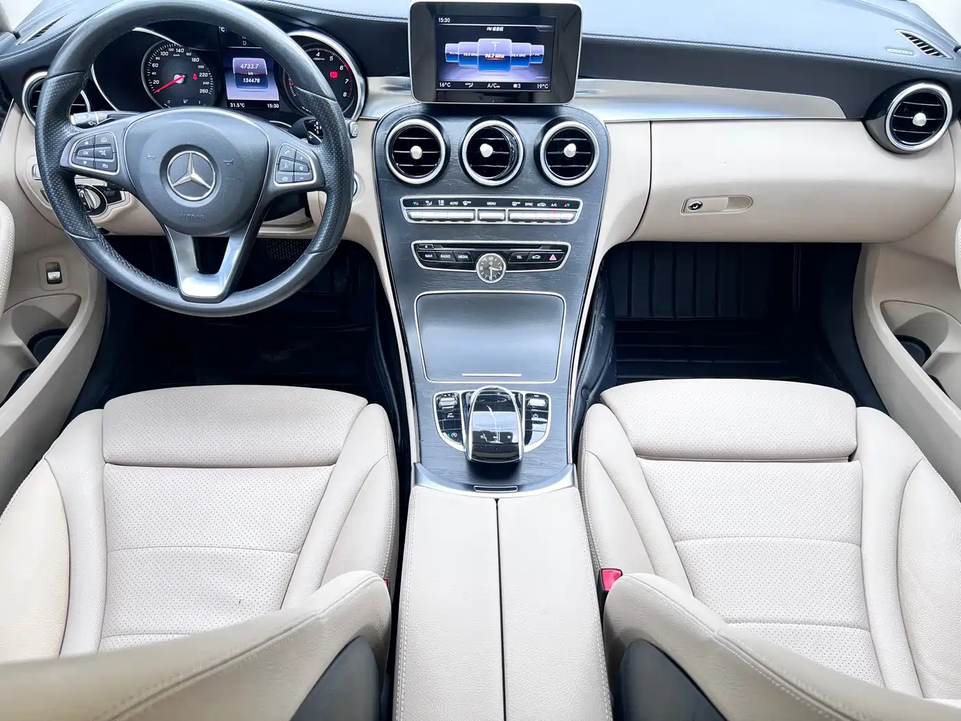 Photo 17 - Mercedes-Benz C-Class