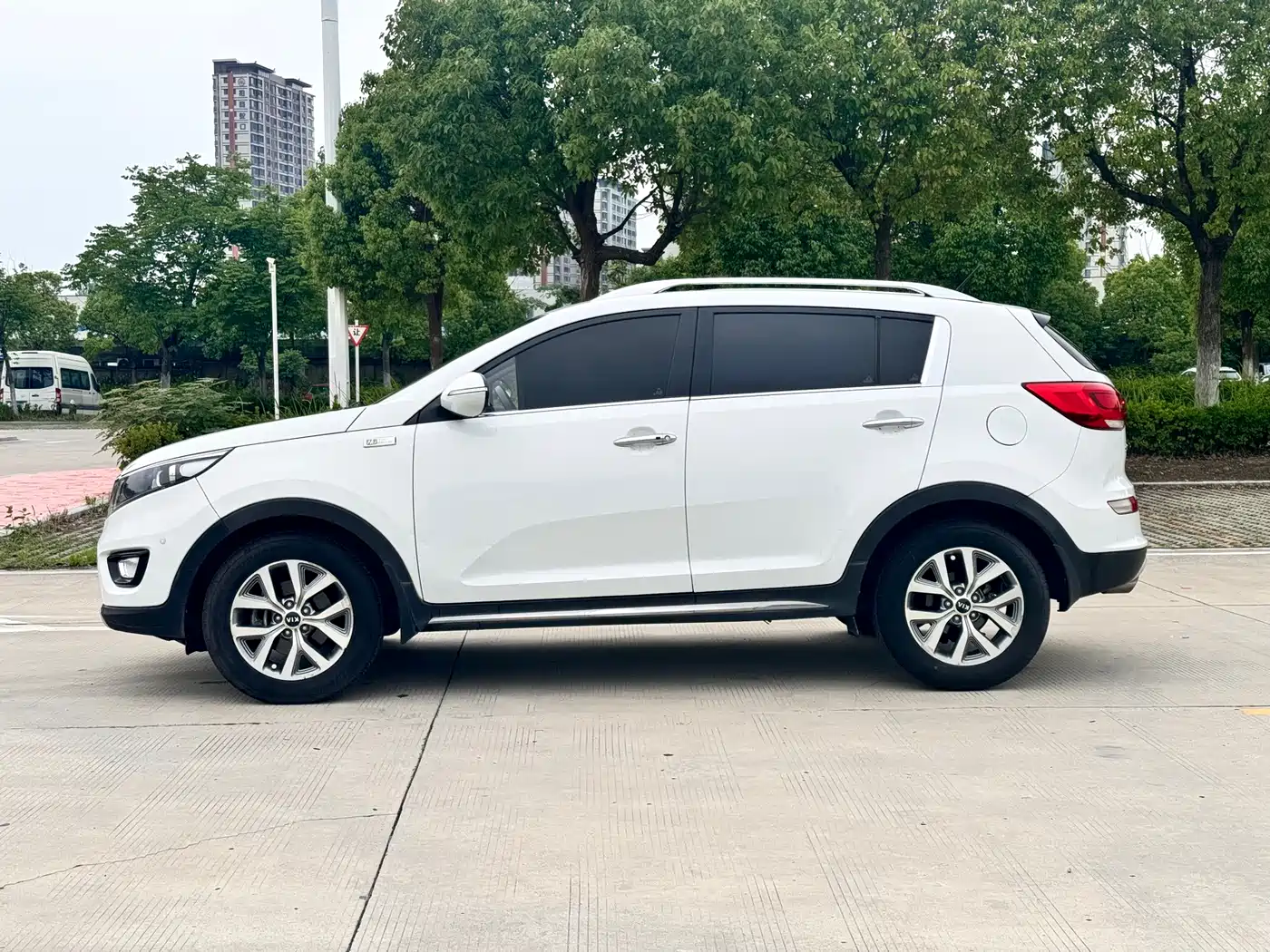 Kia Sportage 2015 2.0L Automatic 2WD GLS фото 4