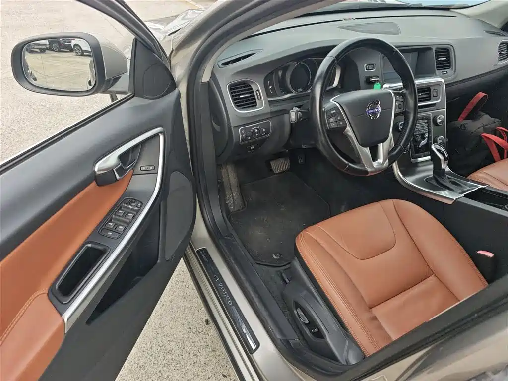Фото 16 - Volvo S60