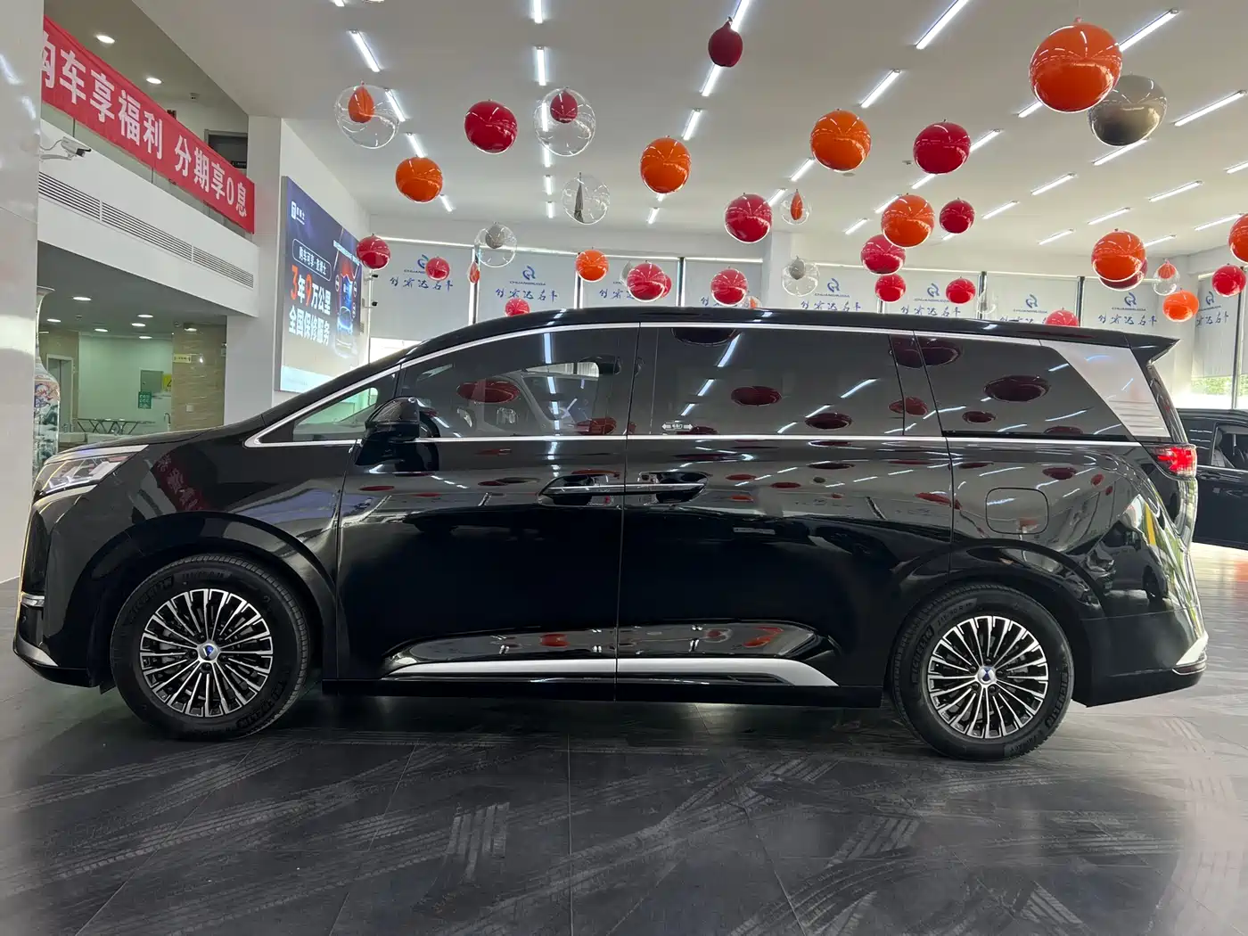 Denza D9 2022 DM-i 970 All-Wheel Drive Honor Edition фото 14