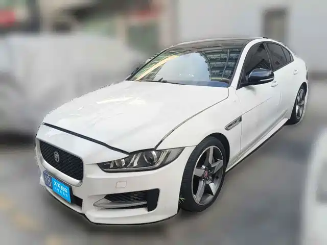 Jaguar XE 2015 2.0T 200PS R-Sport — фото 1