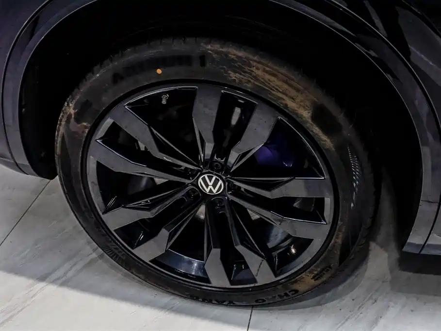 Volkswagen Touareg 2021 3.0TSI Sharp Edition with Gloss Black Sports Package фото 39