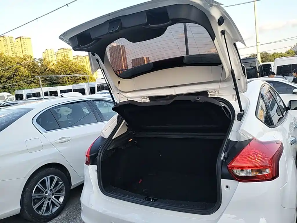 Ford Focus 2018 2017 Hatchback 1.6L Auto Fashion Smart Edition