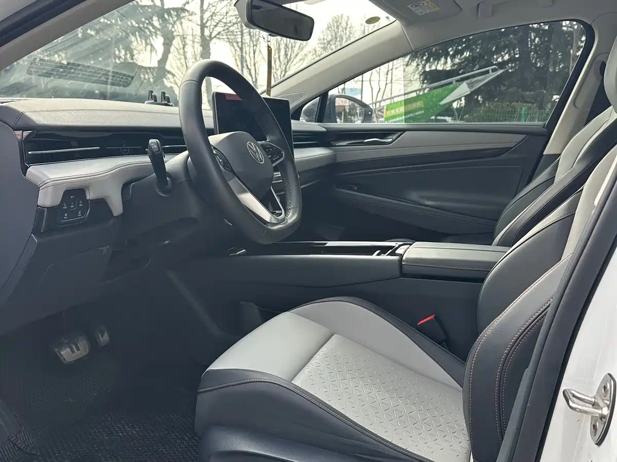 VOLKSWAGEN ID.7 VIZZION