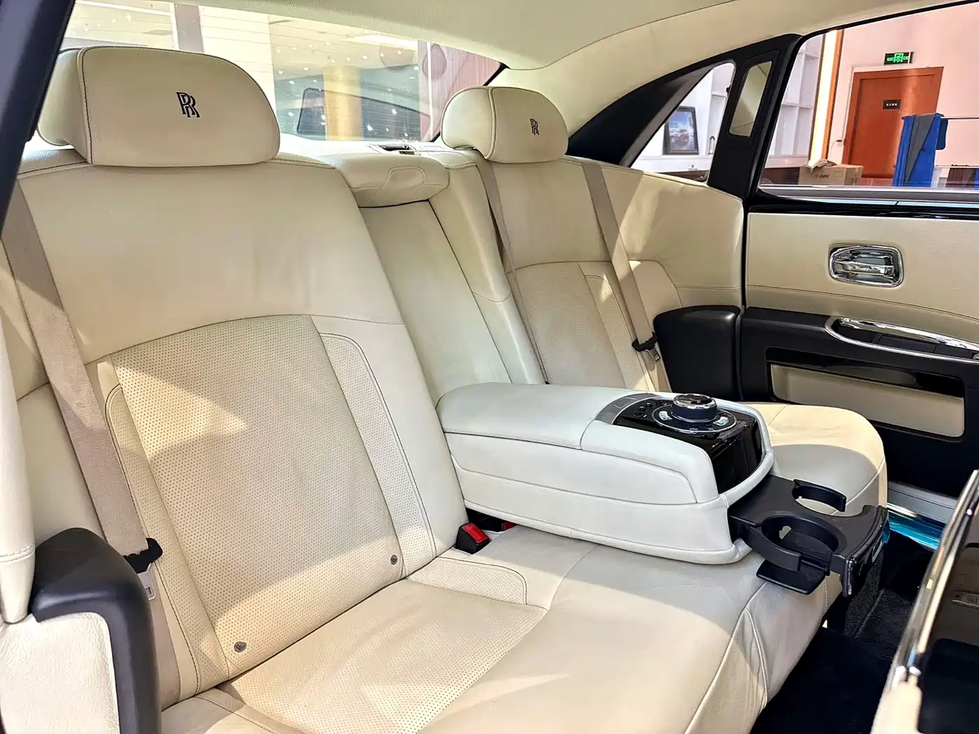 Rolls-Royce Ghost 2010 Model 6.6T Standard фото 10